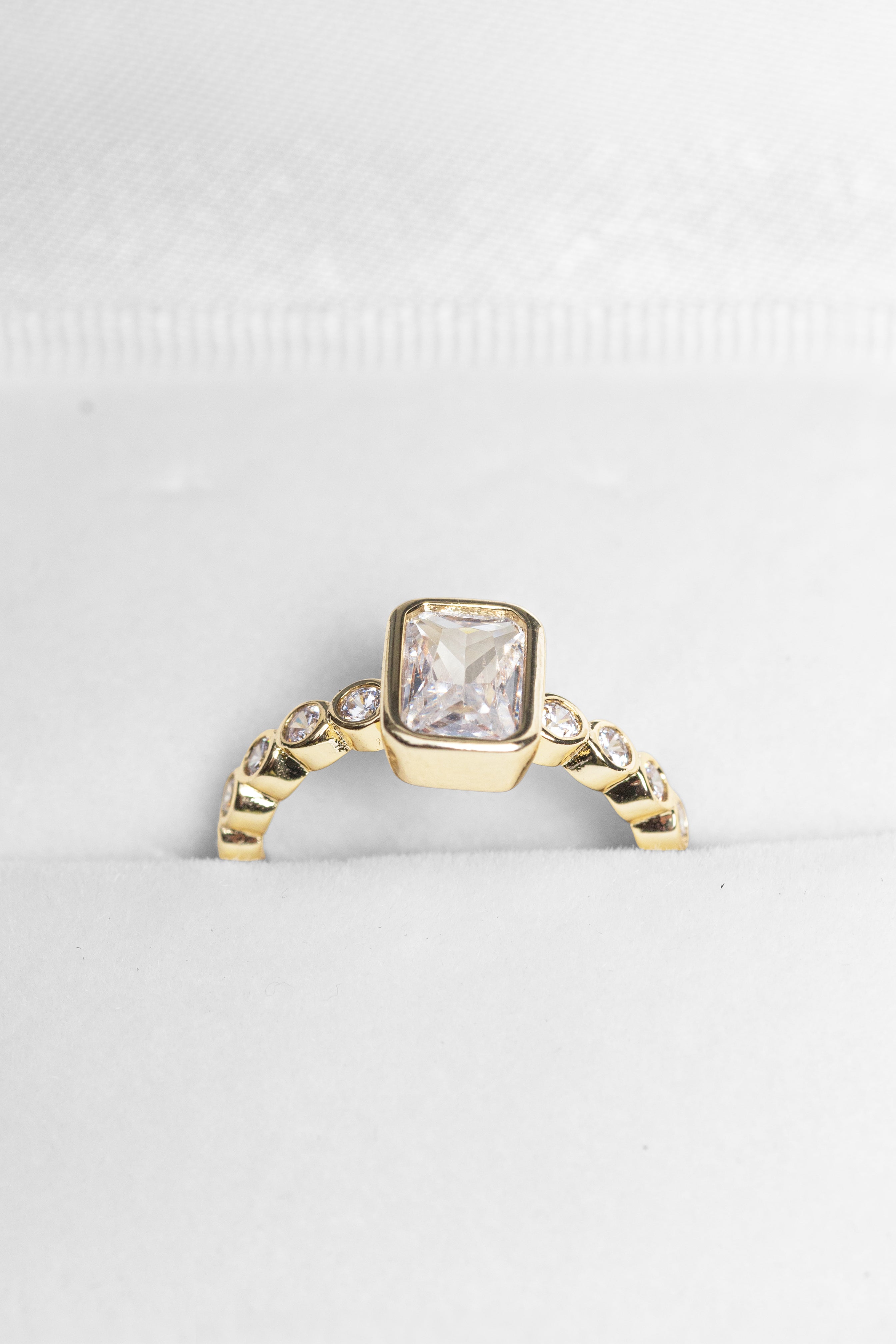 Anillo Sara